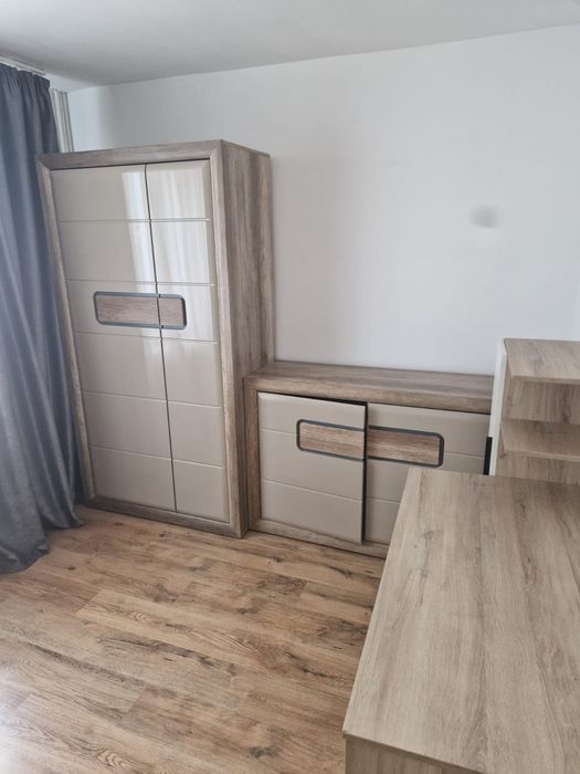 Închiriez apartament