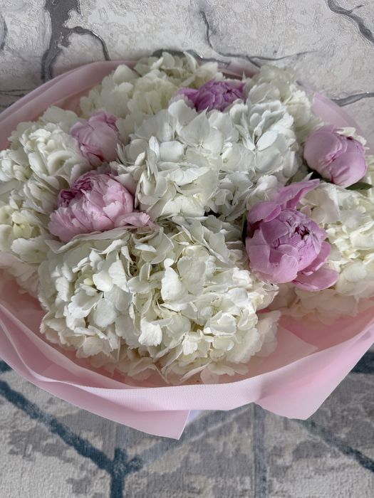 Свежий букет с пионами