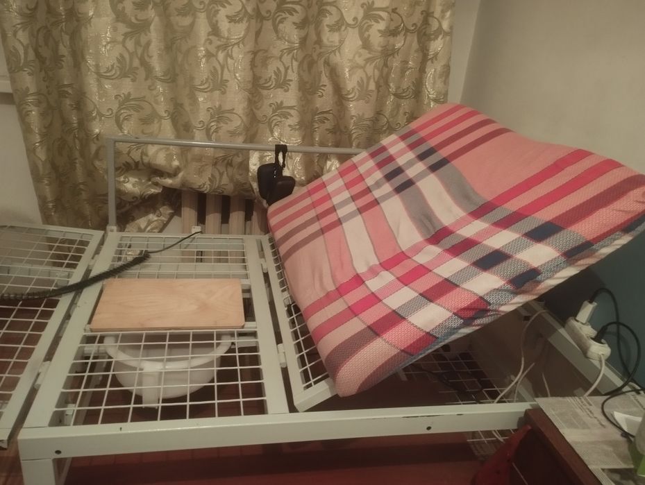 Медицинская кровать