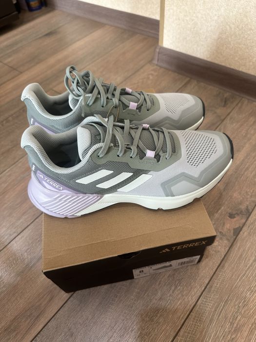 Продам Оригинальные новые Кроссовки адидас