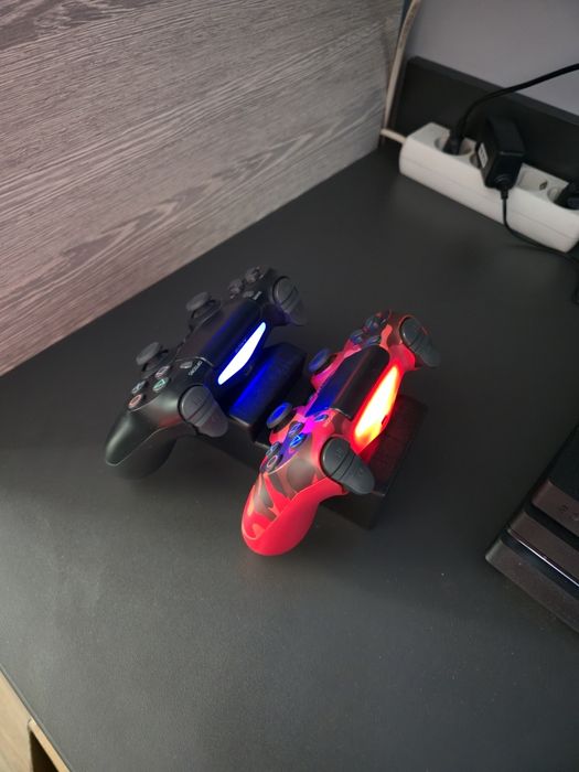 PS4 PRO 1TB + 2 Джойстика + Стойка + ТОП Игри (FIFA22, TopSpin 25, It Takes Two