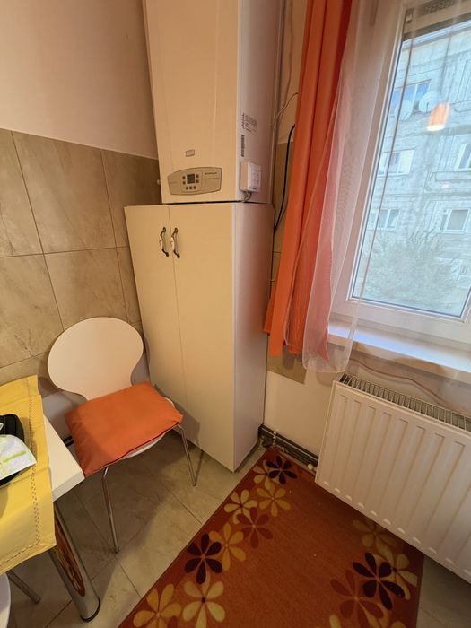Vand mobila de bucatarie