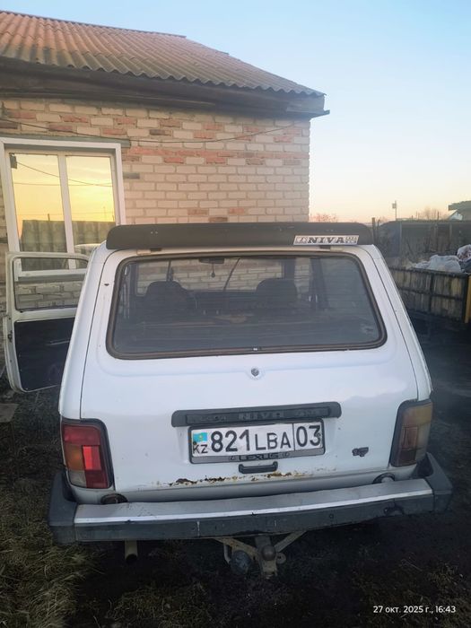 продам ниву 213 с. прицепом