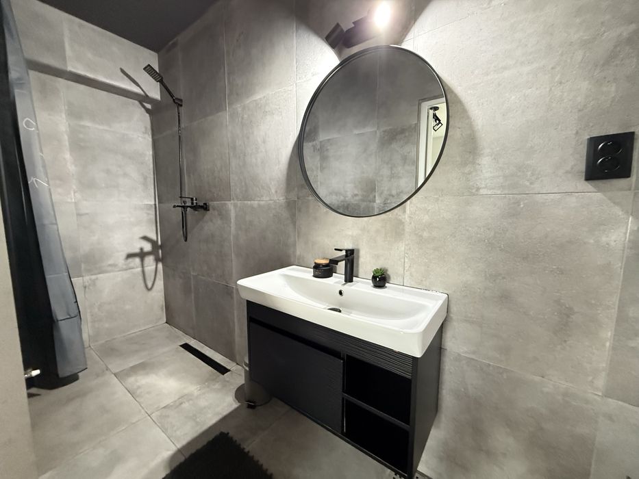 PROPRIETAR – COMISION 0% Apartament modern 2 camere parter tip casă + terasă + vedere la iaz – Fălticeni