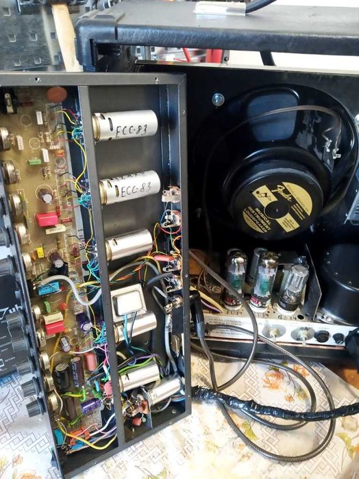 Лютиер- Продавам и профилактика на китари и лампови усилватели..