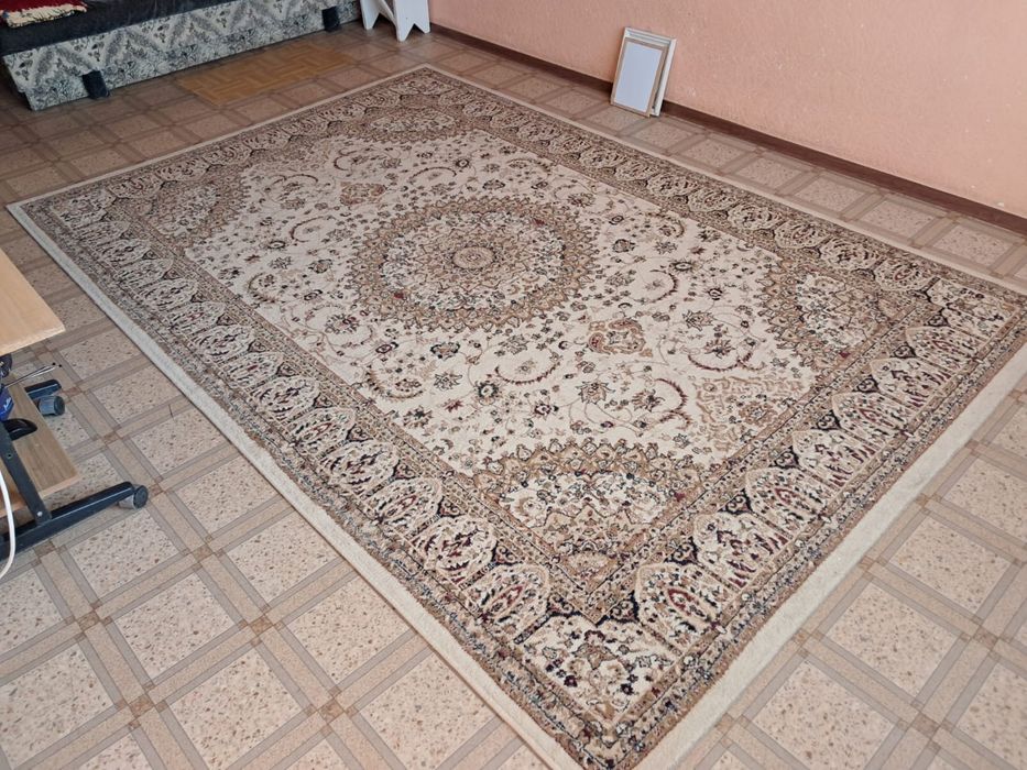 Срочно продаётся ковёр размером 2×3 м