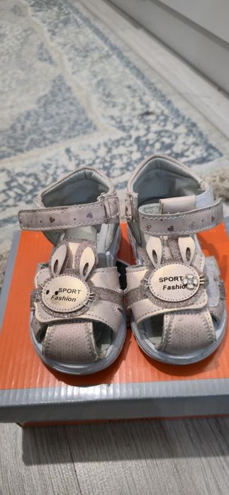 Продам детскую обувь для девочки