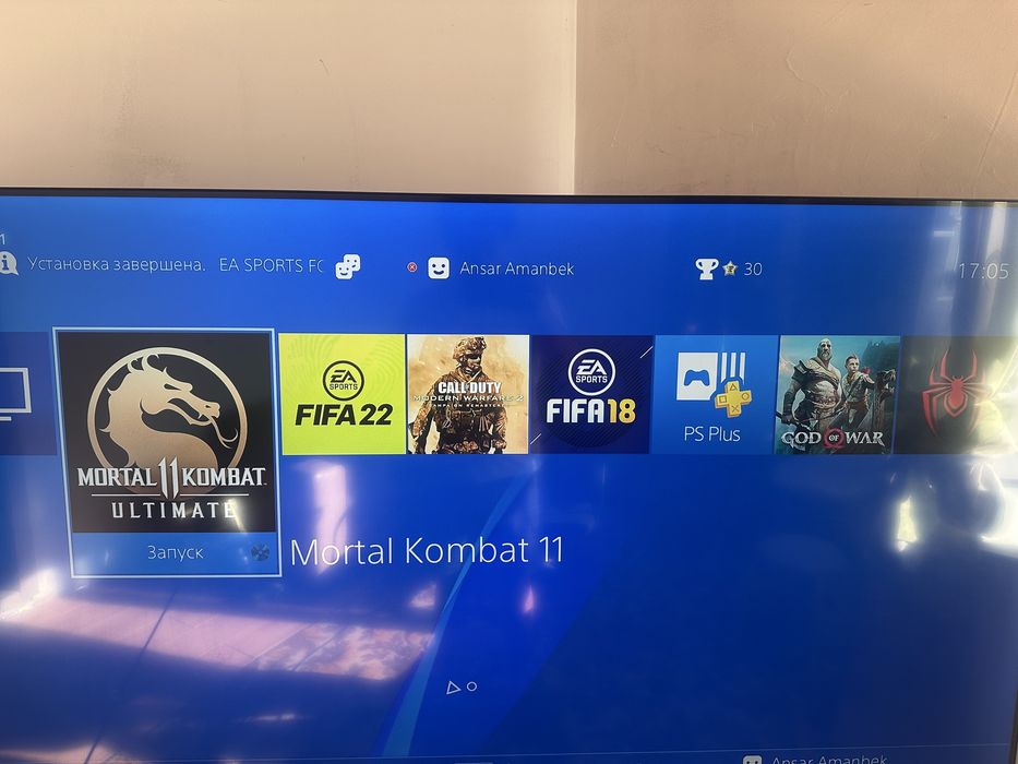 Продам PS4 Slim на 1тб