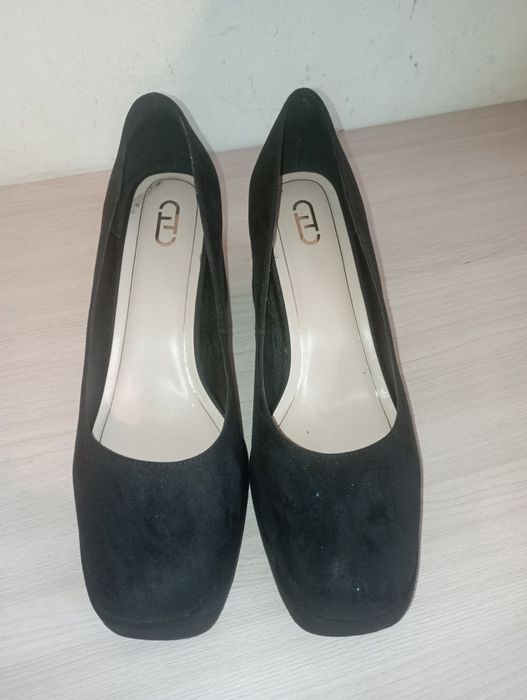 Продам женские туфли 39 размера
