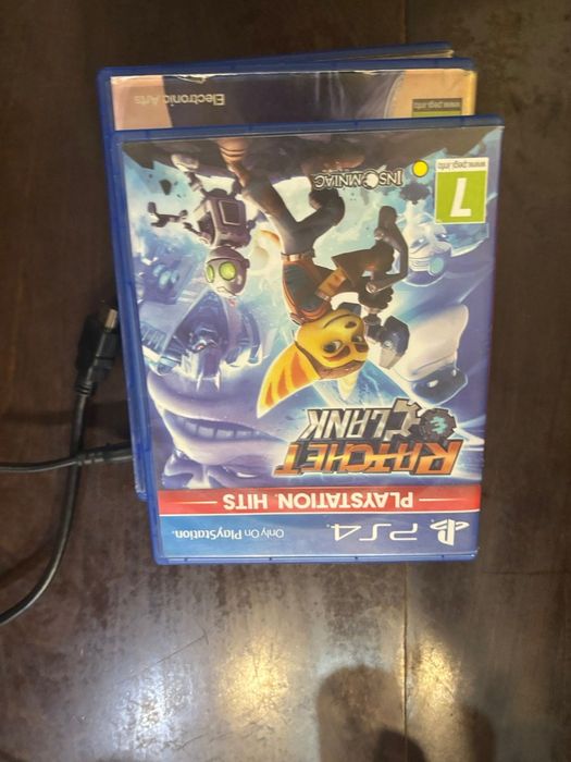 PS4 Плейстейшън конзола