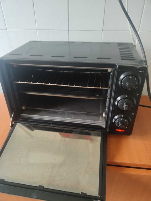 cuptor electric DeLonghi