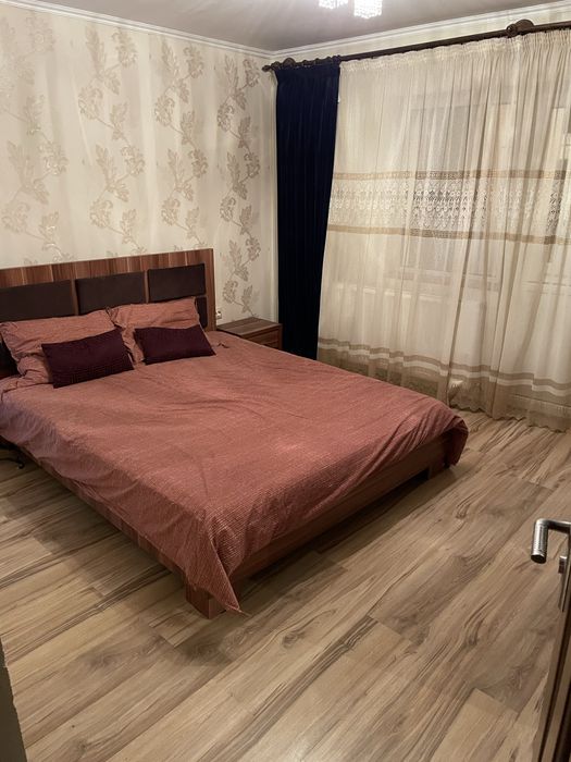 Apartament 3 camere , etaj 4