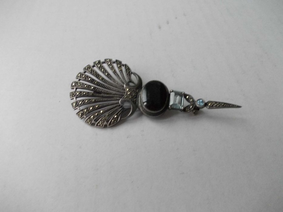 Brosa veche din argint cu onyx si markasite 3
