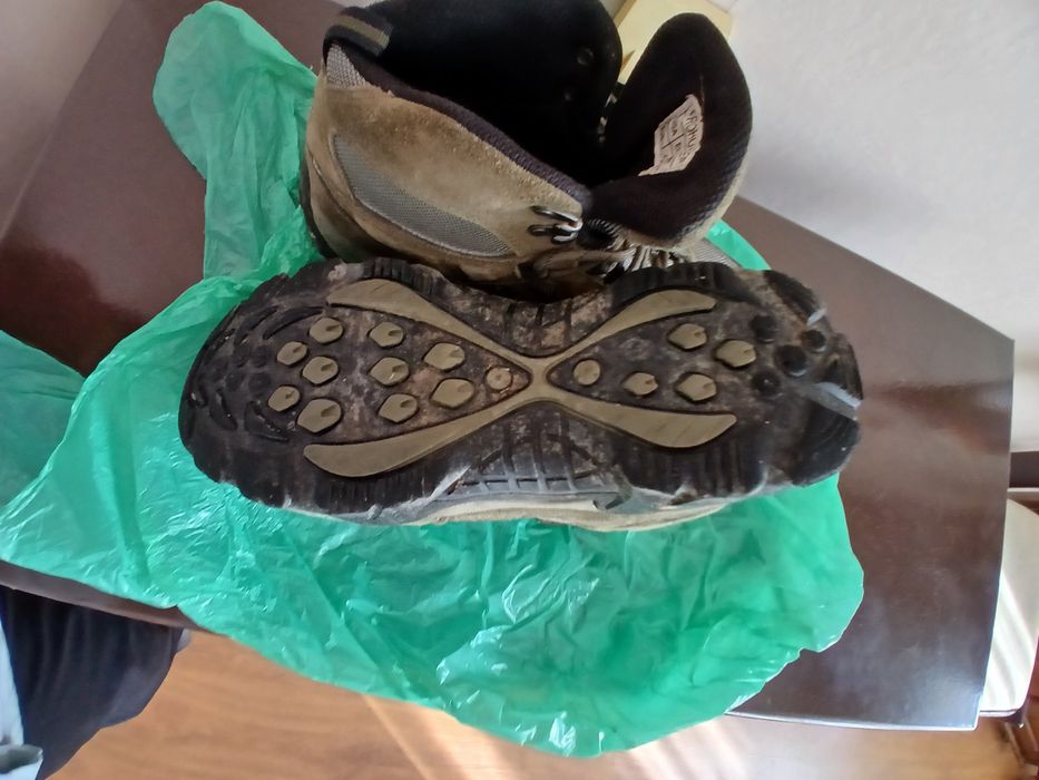 Обувки. ProHunter  за планински туризъм и лов