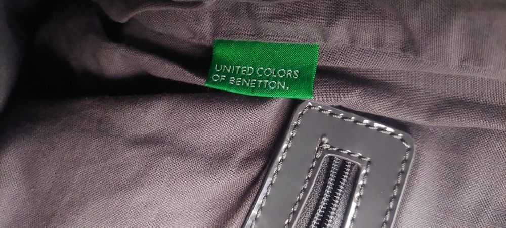 Geanta United Colors of Benetton și geanta rosie