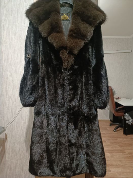 Норковая шуба с объемным соболиным капюшоном