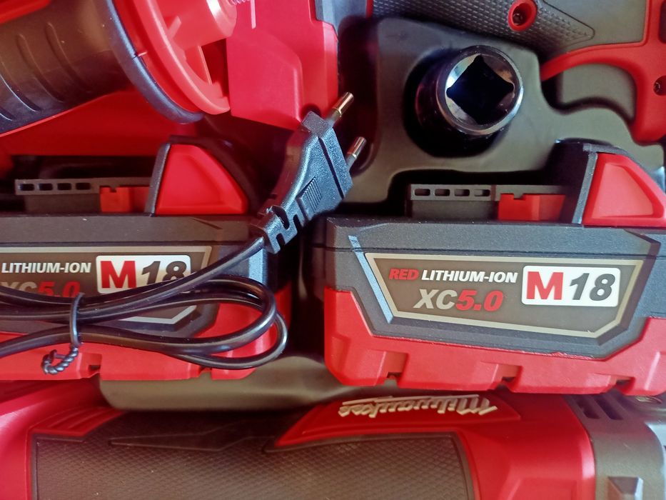 Milwaukee 2 в 1 с куфар.