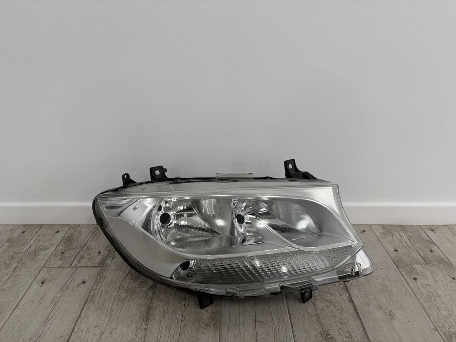 Far dreapta Mercedes Sprinter dupa 2018 cod A9109060100 ORIGINAL