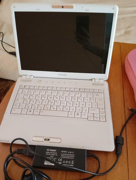 Продавам лаптоп Toshiba Protégé