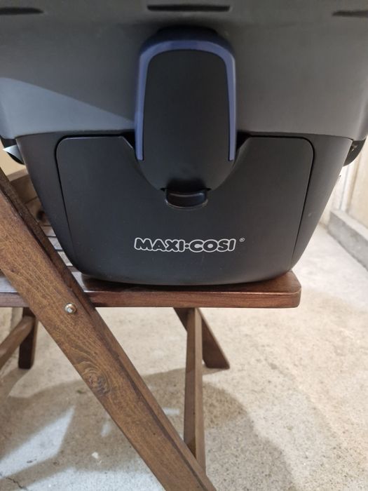 Maxi Cosi Pearl и Pebble + база столче за кола