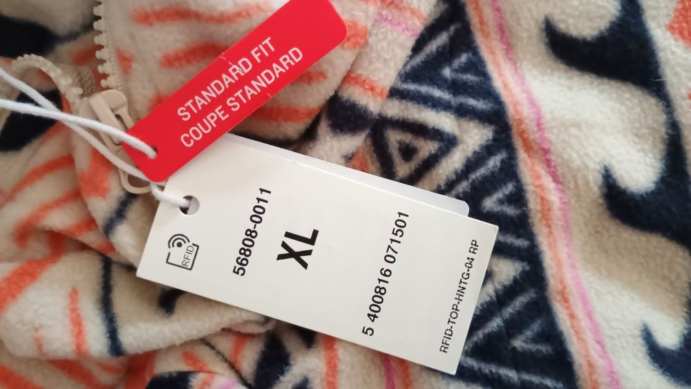 Продавам оригинален нов поларен суичър на марката O'Neill в размер XL.