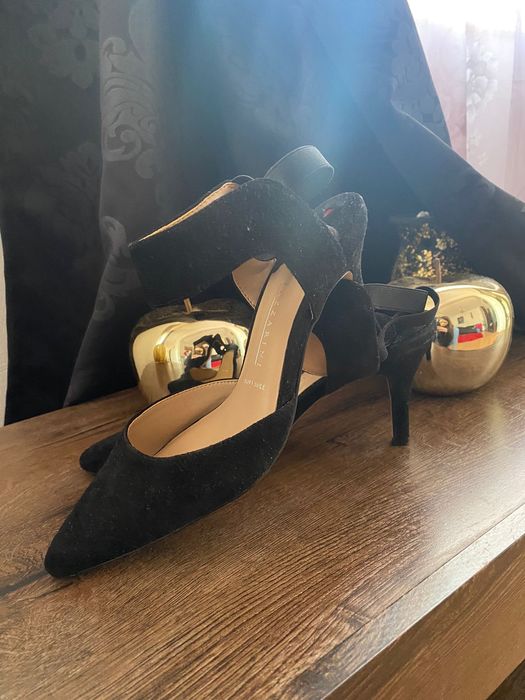 Pantofi toc mic negrii de piele întoarsă