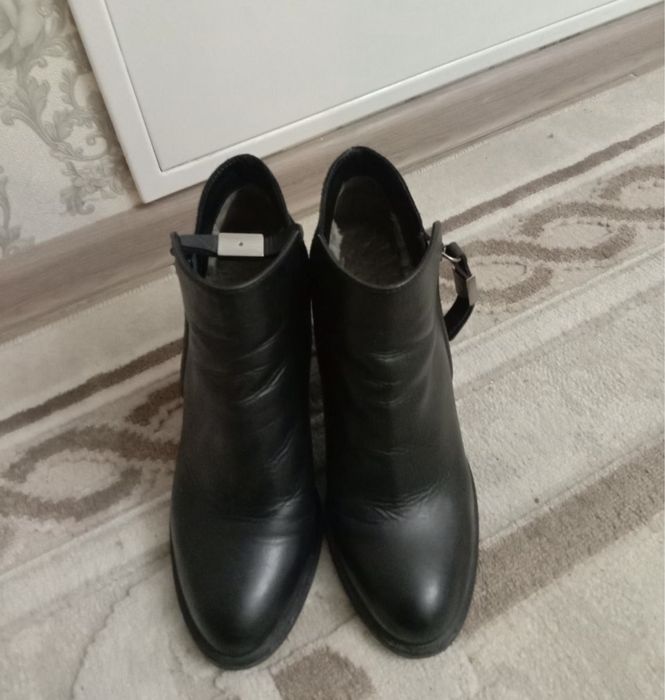 Кожаные полусапожки итальянской фирмы Fabia 38 размер для полных ног