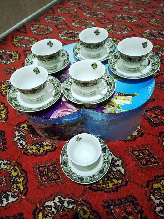 Фарфоровая чашки новые с блюдцом