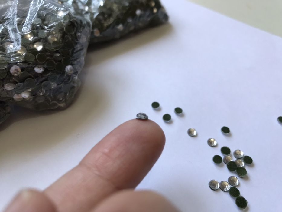 Стразы 3мм термоклеевые