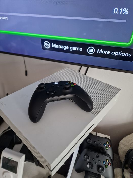 Consolă Microsoft Xbox One S 1TB, Controller Xbox Series X + Cabluri