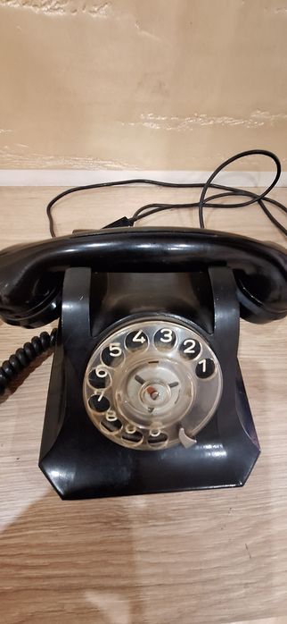 Старинен стационарен телефон