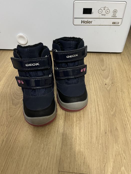 Продам ботинки для девочки зимние 24 размер