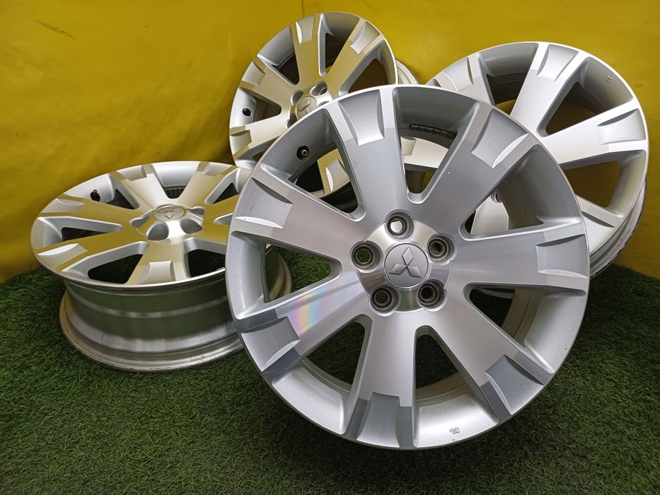 Диски R18 5x114.3 на Mitsubishi и другие.