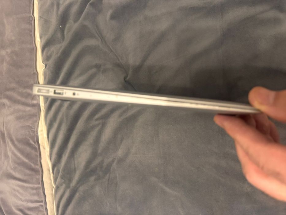 Apple MacBook Air 13” 2017 / 8 ГБ / SSD 256 ГБ