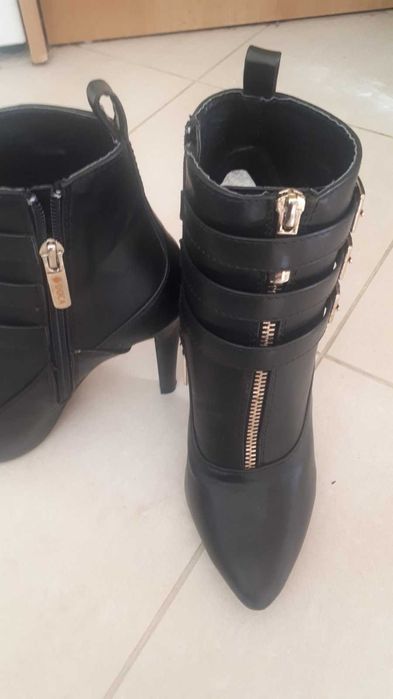 Дамски кожени боти DOCA