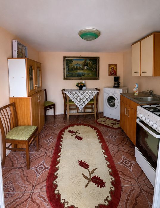 Mobila ,tot ce se vede in poza, aragazul este nou, mobila nefolosita, fara masina de spalat( este stricata)pretul pt tot ce de vede este de 1900 lei