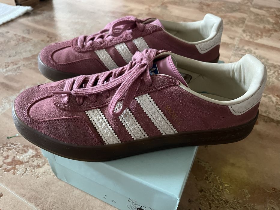 Продам женские кроссовки