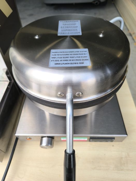 Choco kebab, clătite, ciocolată, înghețată.