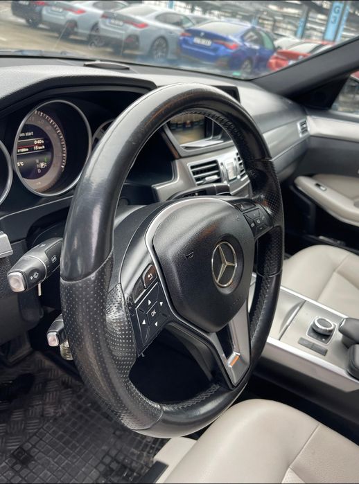 Mercedes Benz E    4 matic