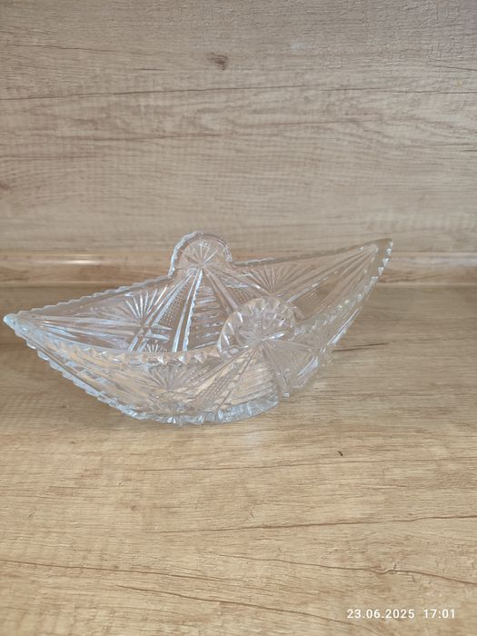 Продам хрустальные вазы, цены от  2500тг