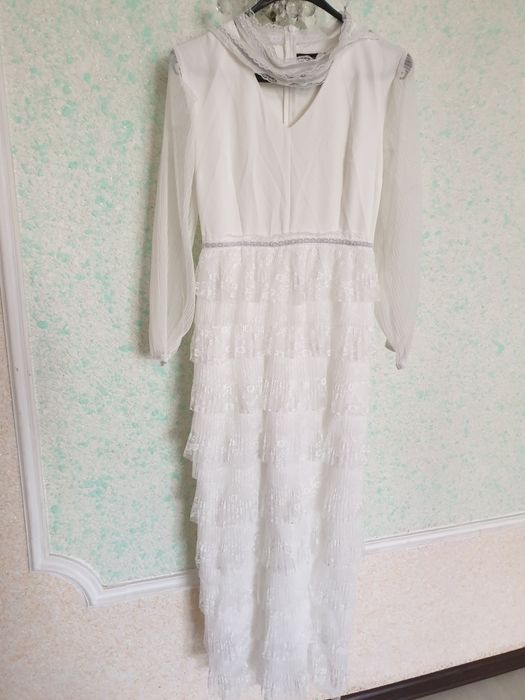 Продам белое платье