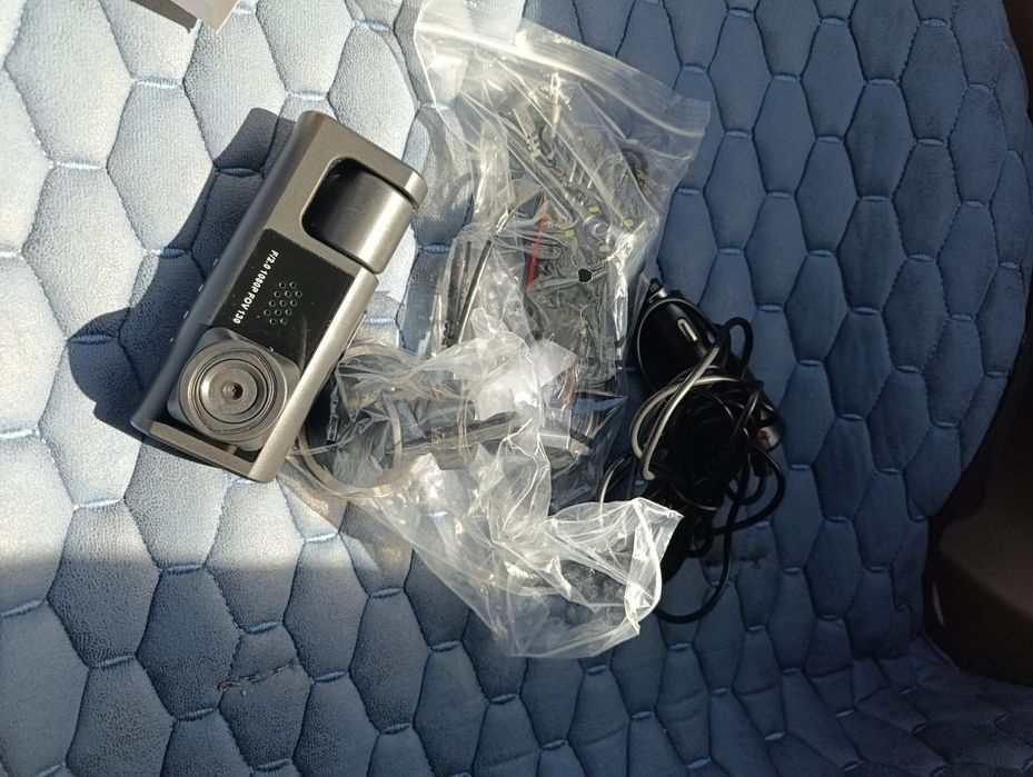 Видеорегистратор с тремя камерами