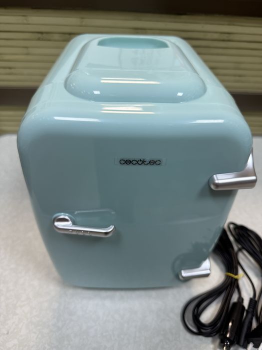 Преносим мини хладилник Cecotec