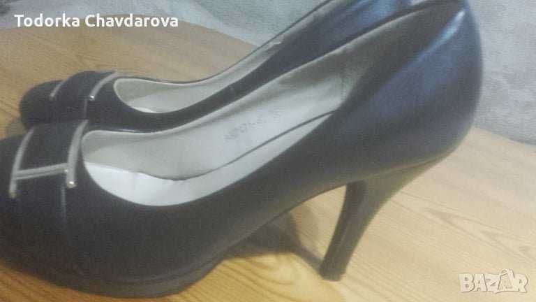 Нови дамски обувки на висок ток