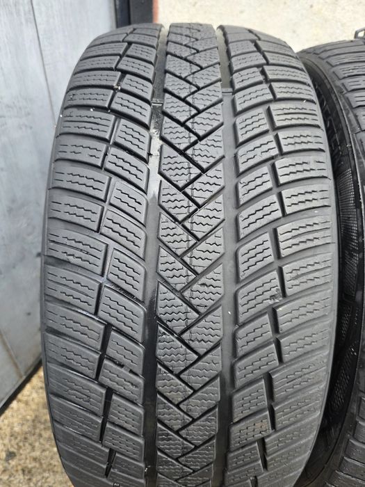 Vand patru anvelope de iarna verdesrein  225 45 18 / 245 40 18  dot 3222