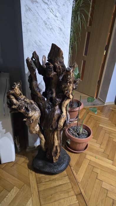 Sculptură din lemn și piatră