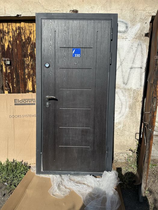 Продам входную дверь