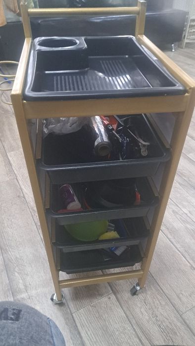 Помошник парикмахера две штуки