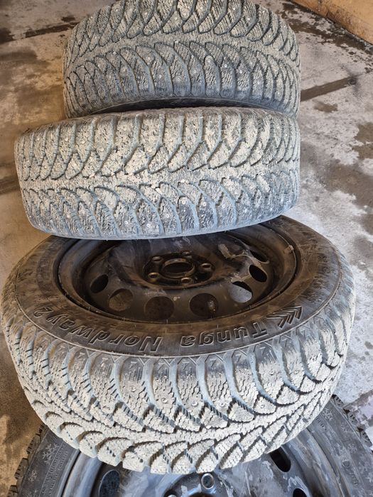 Комплект зимних шин с ободками