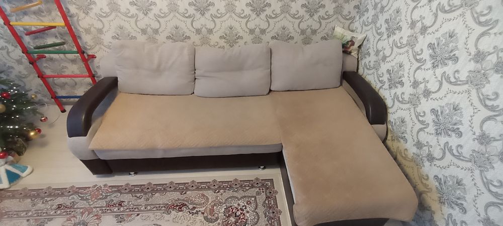 В продаже диван угловой